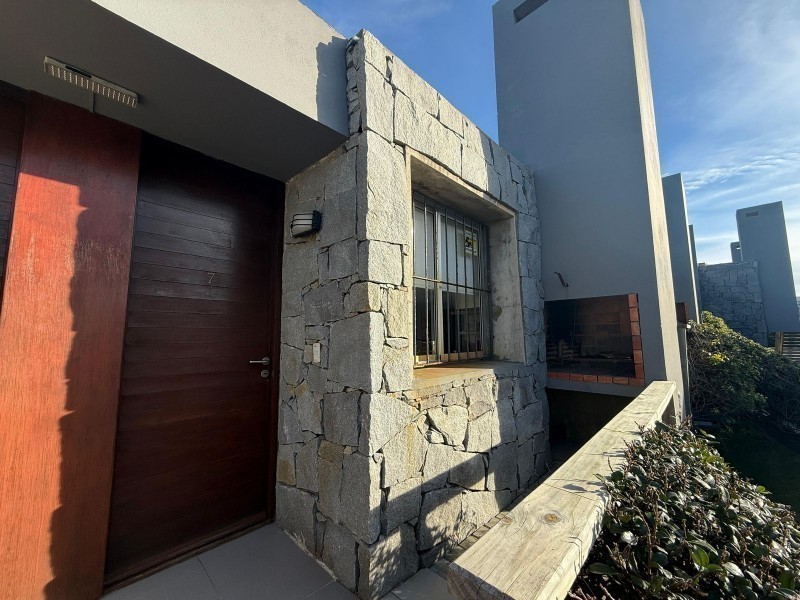 Departamento en alquiler en Montoya cerquita del agua. Triplex en La Barra